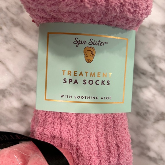 Spa Treatment Socks and Sponge - Picture 2 of 4